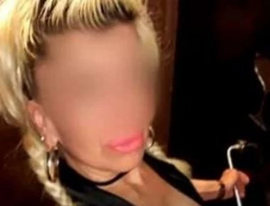 Με ξεσκισμένα ρούχα & χειρουργική μάσκα η 50χρονη Χιλιανή που έσφαξε τον 79χρονο - «Δεν θυμάμαι να τον σκότωσα!»